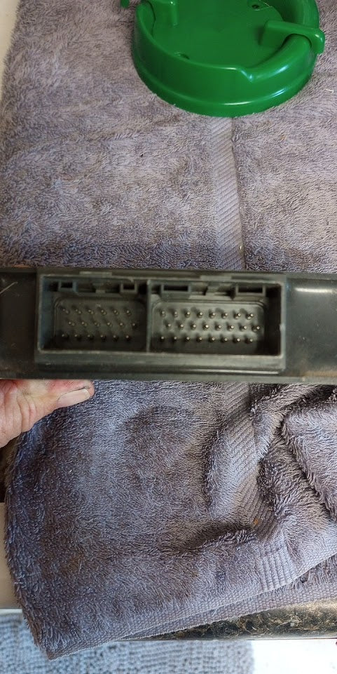 97 - 01 Suzuki TL1000S TLS TL 1000 S CDI ECM ECU 32920-02F00