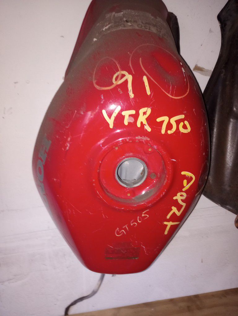 SOLD SOLD 1991 Honda VFR 750 Gas Fuel Cell Tank Can Sell Damaged Or Repaired VFR750