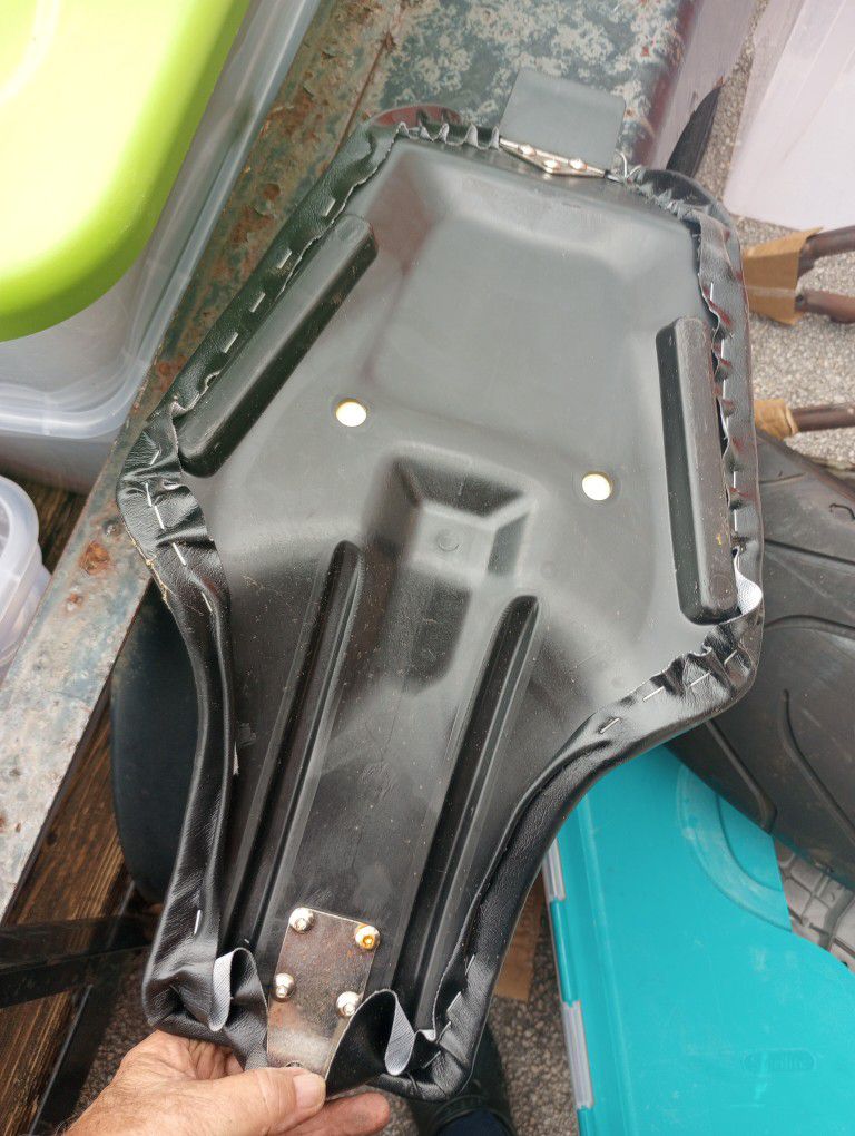 Honda Suzuki Yamaha Kawasaki Harley-Davidson Custom Seats