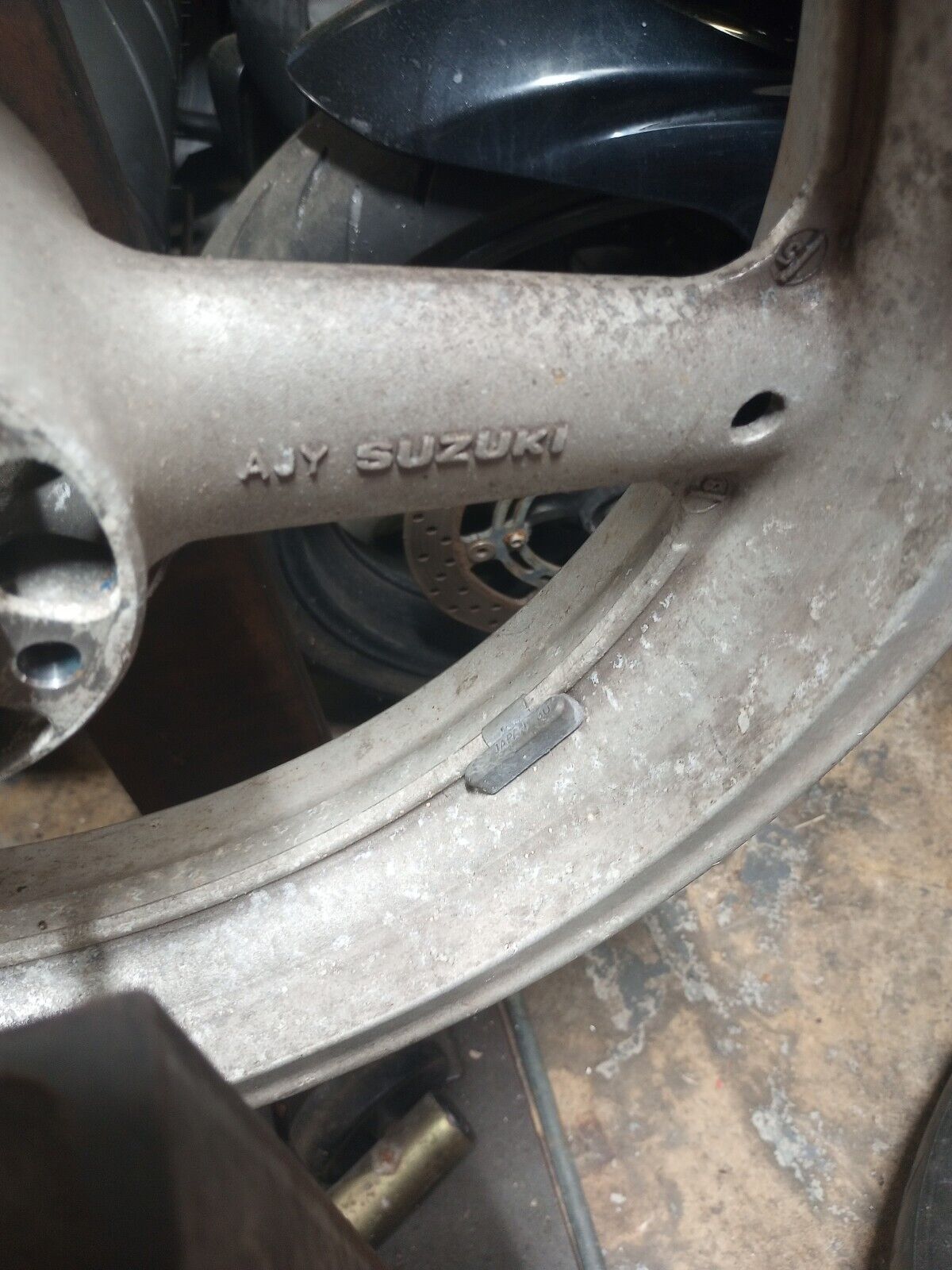 1997 Suzuki GSXR750 GSXR 750 front wheel rim 17 x 3.5 SRAD