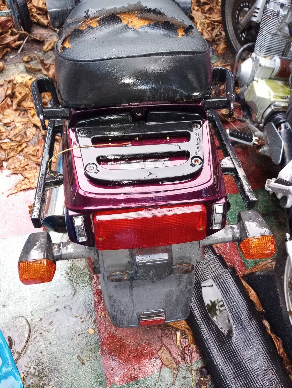 1999 Kawasaki Concours carburetors sitting outside but complete considered parts ZG1000 ZG 1000