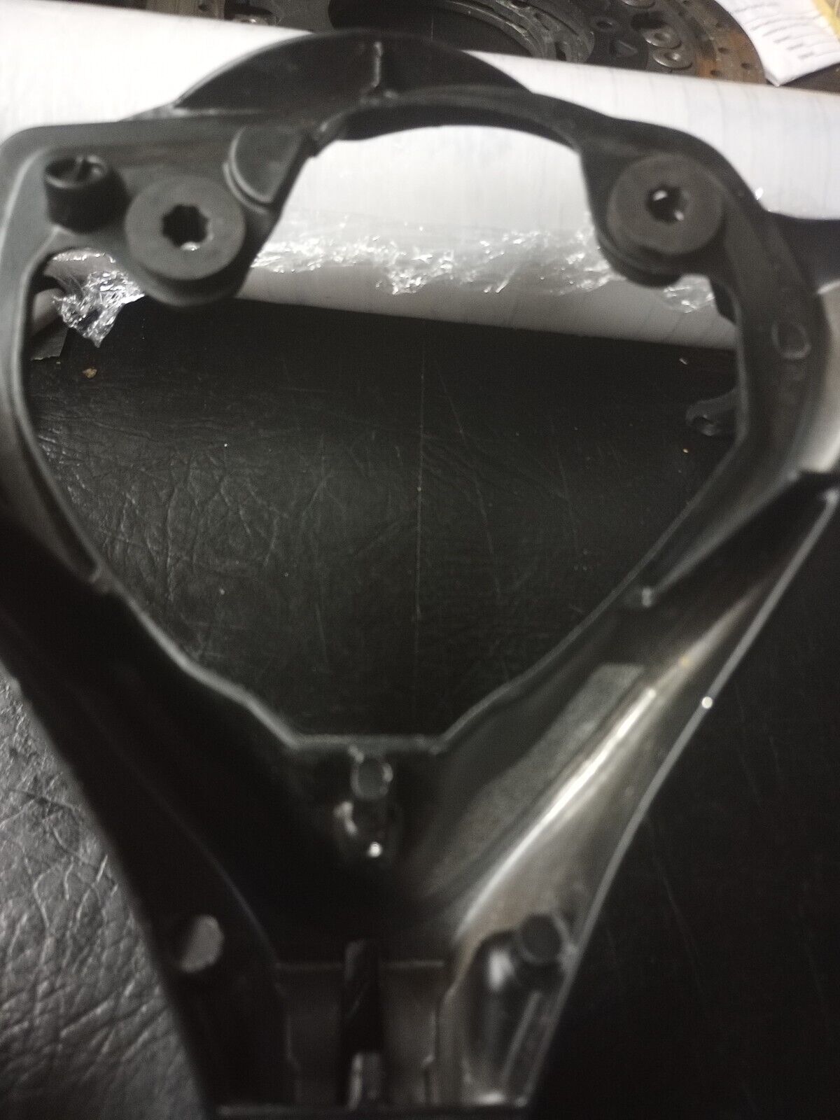 05 06 Suzuki GSXR1000 GSXR 1000 Upper Fairing Headlight Bracket Stay Mount OEM
