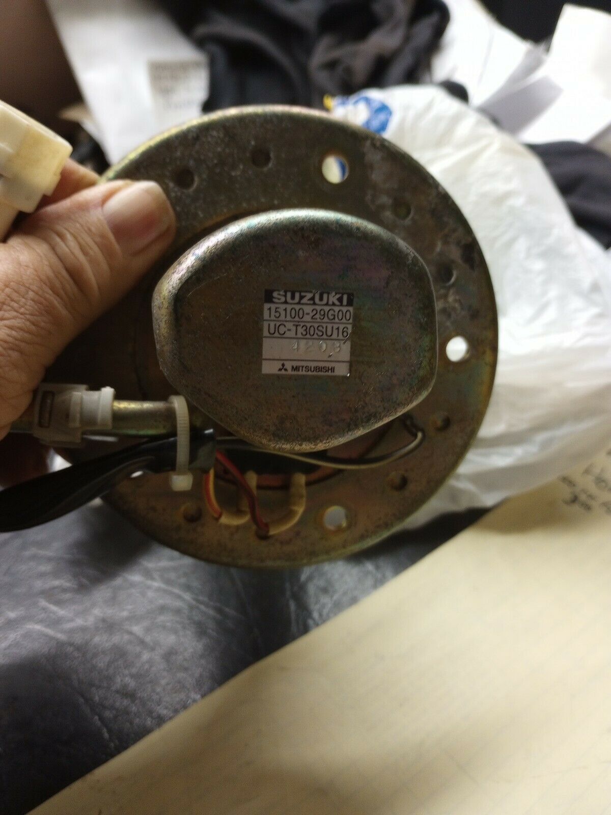 04 05 SUZUKI GSXR 600 750 FUEL PUMP 15100-29G00 REBUILT NOT USED * core cred