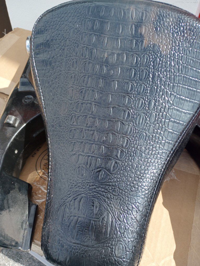 Honda Suzuki Yamaha Kawasaki Harley-Davidson Custom Seats