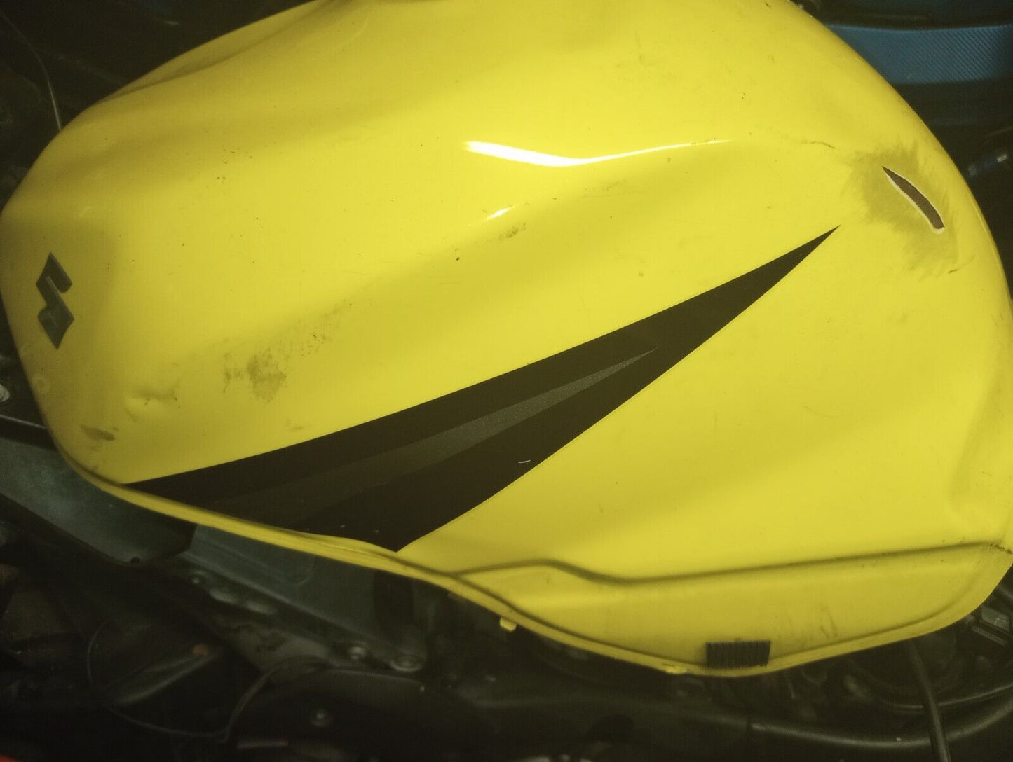 SOLD 04 05 2004 2005 SUZUKI GSXR 600 750 Gas Tank Fuel Petrol Cell OEM Yellow