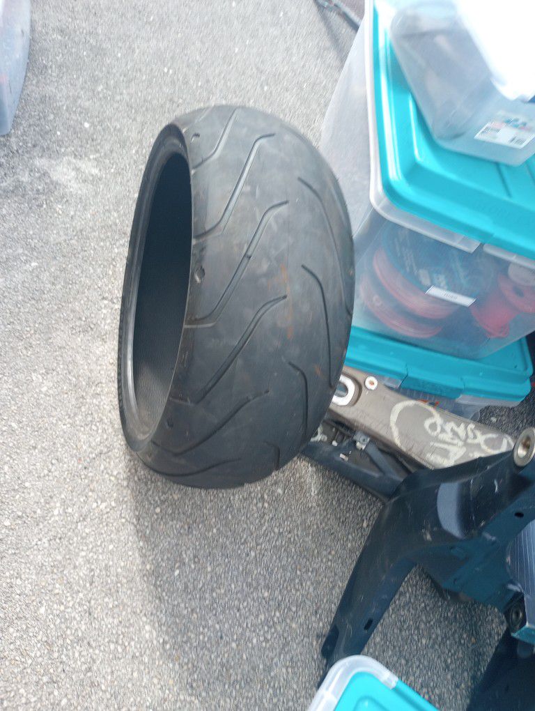 SOLD Harley-Davidson Tire Michelin 240 / 40 r 18 Good Condition Harley Davidson