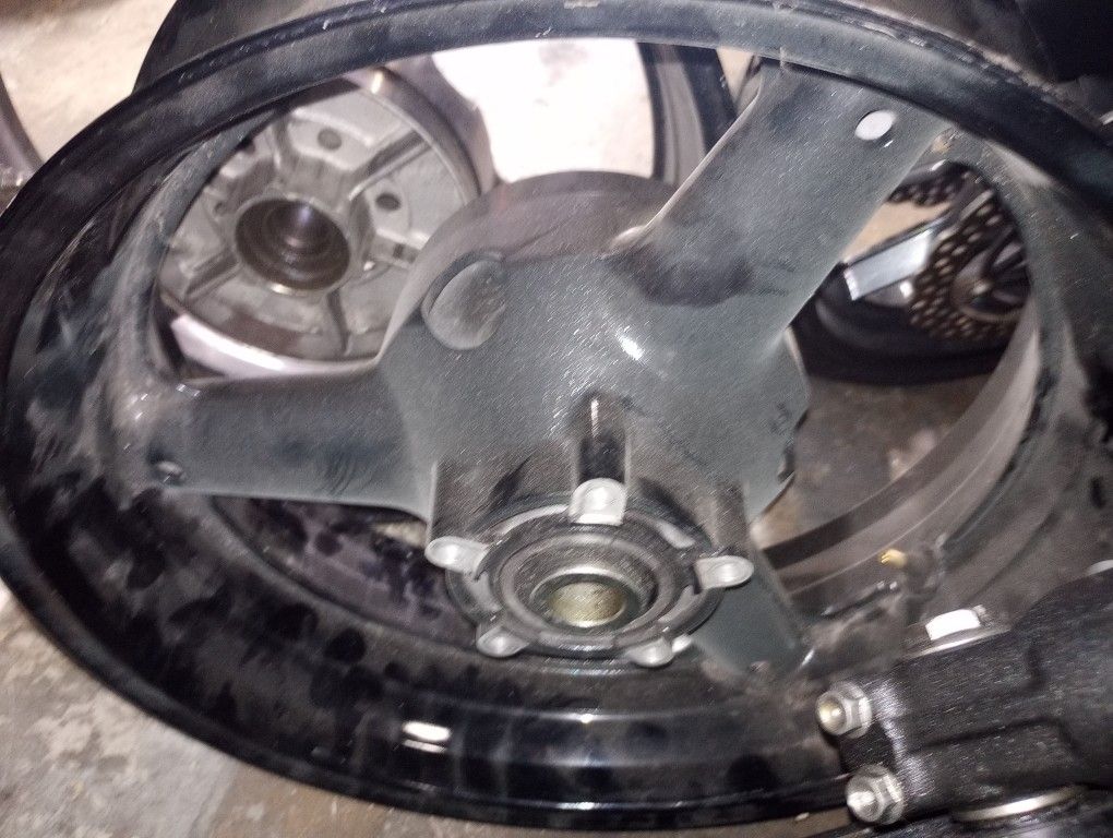 99 - 07 Suzuki Hayabusa Busa GSX1300R Rear Rim GSX 1300 R - multiple in stock