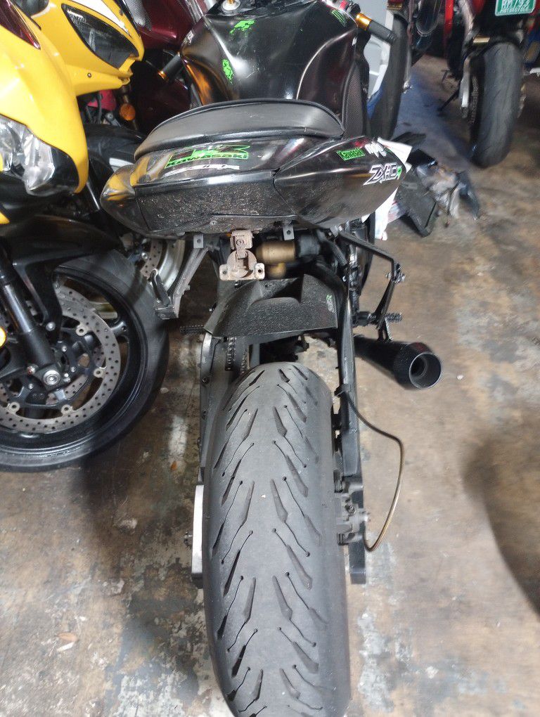 2005 Kawasaki ZX10 Low Miles Runs Perfect Slight Stretch ZX-10 Ninja