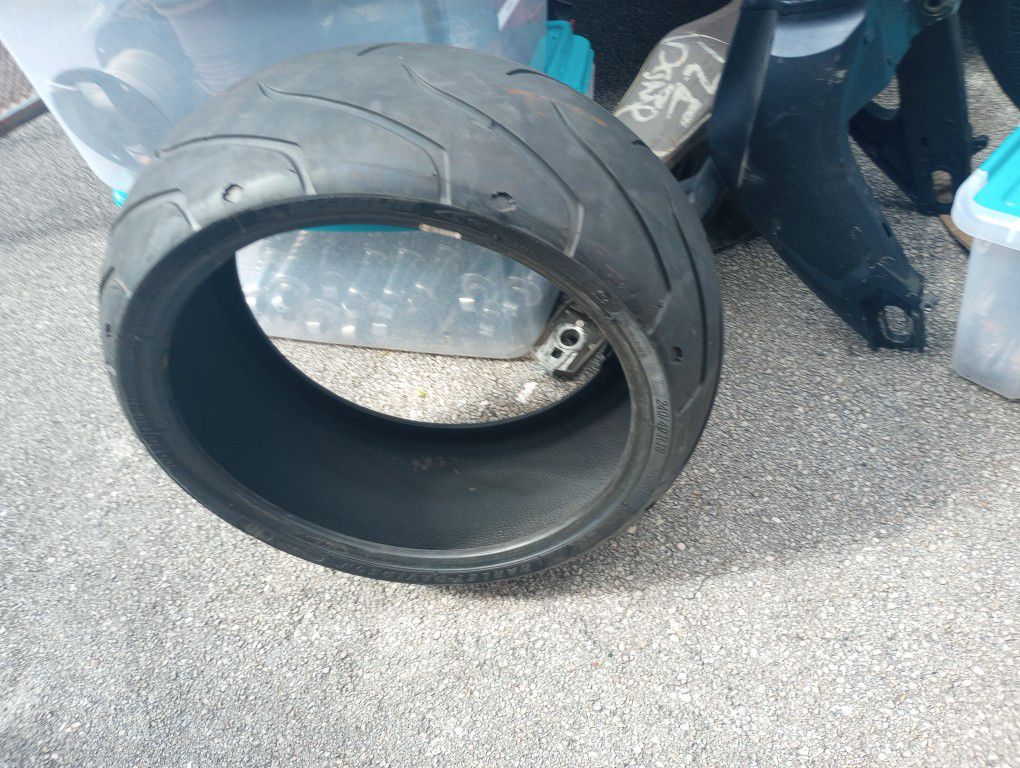 SOLD Harley-Davidson Tire Michelin 240 / 40 r 18 Good Condition Harley Davidson