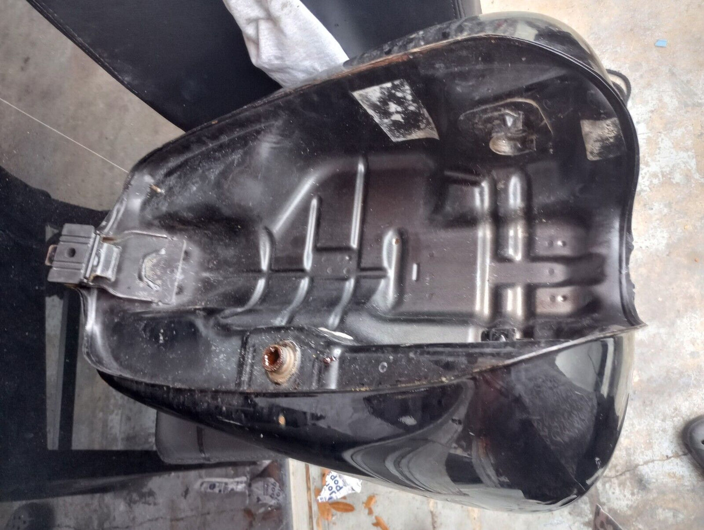 2007 Honda Shadow 750 VT750 VT Gas Fuel Petrol Tank clean inside small dent & scratches
