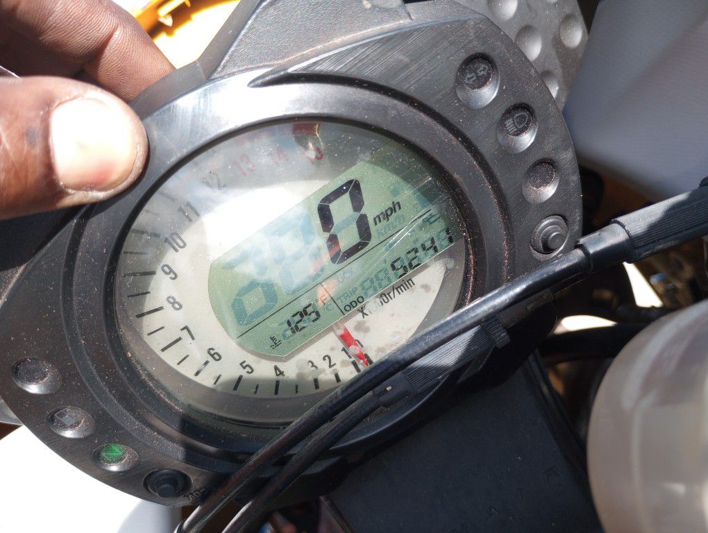 SOLD SOLD 2006 Kawasaki ZX10 ZX-10 ZX-10R Mechanic Special Needs A Little ZX10R