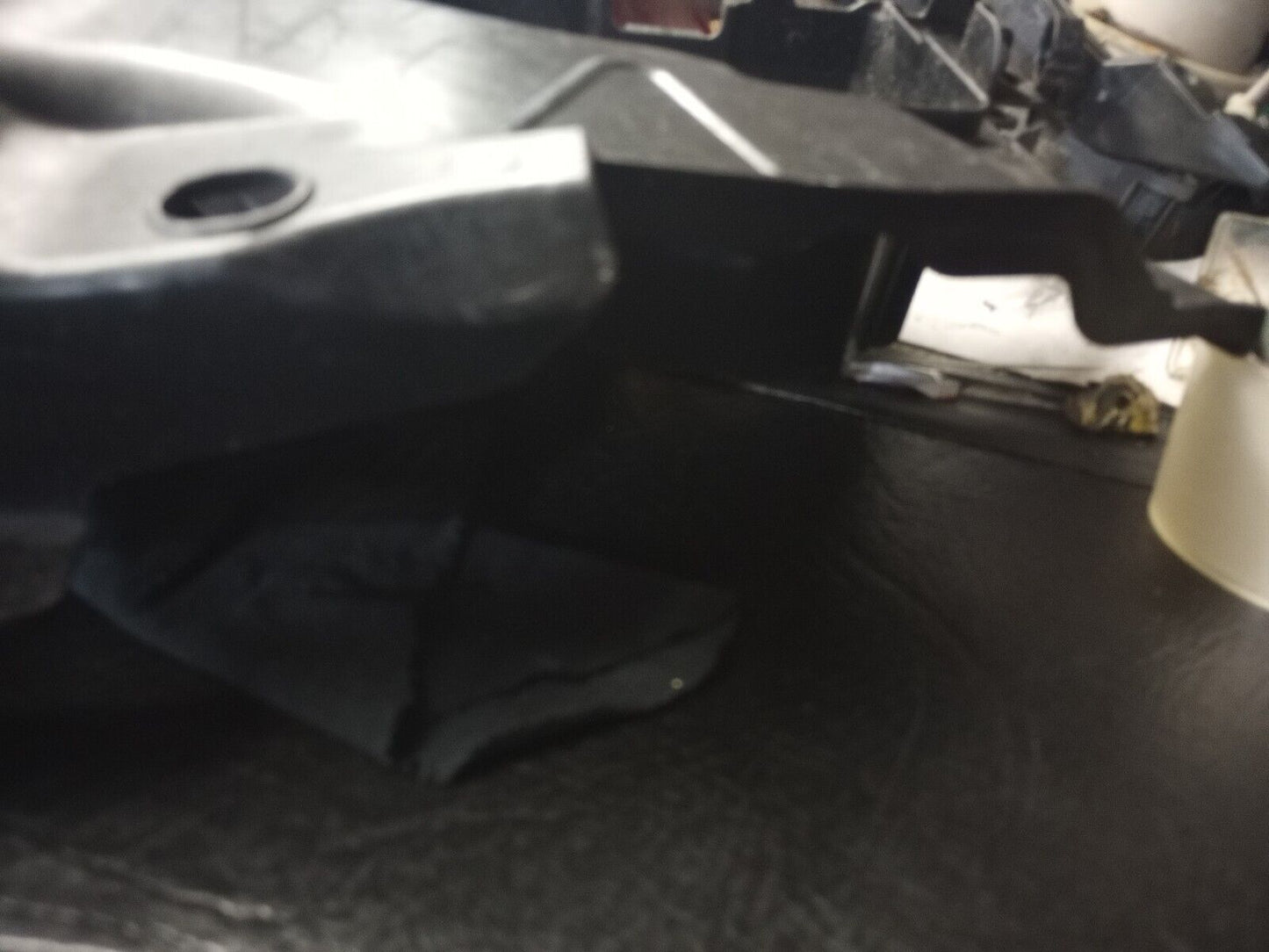 04 05 06 07 HONDA CBR1000RR Undertail Under Tail Battery Tray CBR1000 CBR 1000 RR Fender
