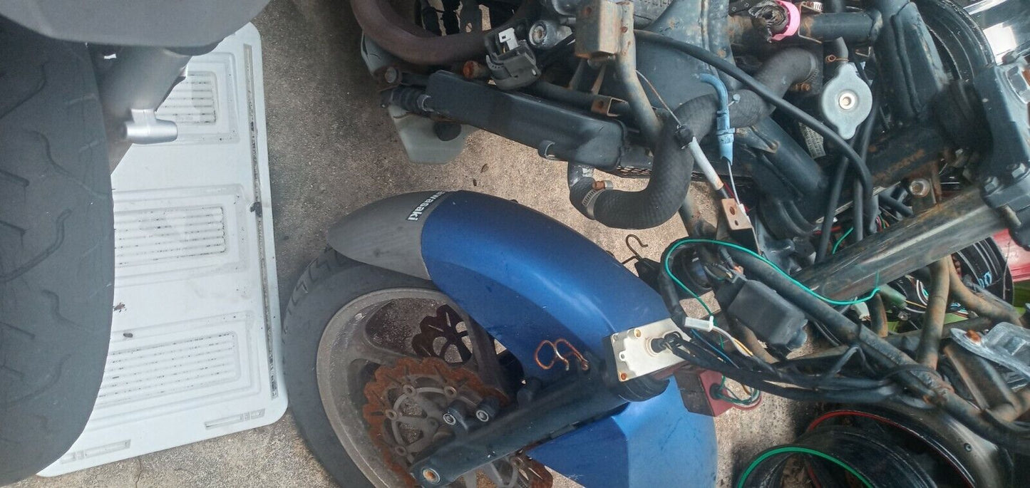 1999 Kawasaki Concours carburetors sitting outside but complete considered parts ZG1000 ZG 1000