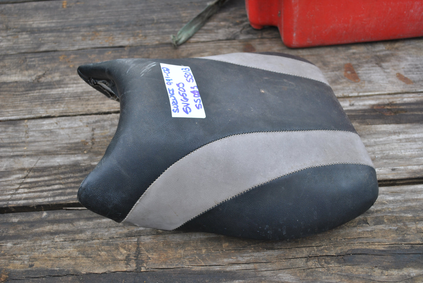 SOLD SOLD 99 00 01 02 Suzuki SV650S Front Driver Seat SV650 SV 650 S OEM Recovered Nice