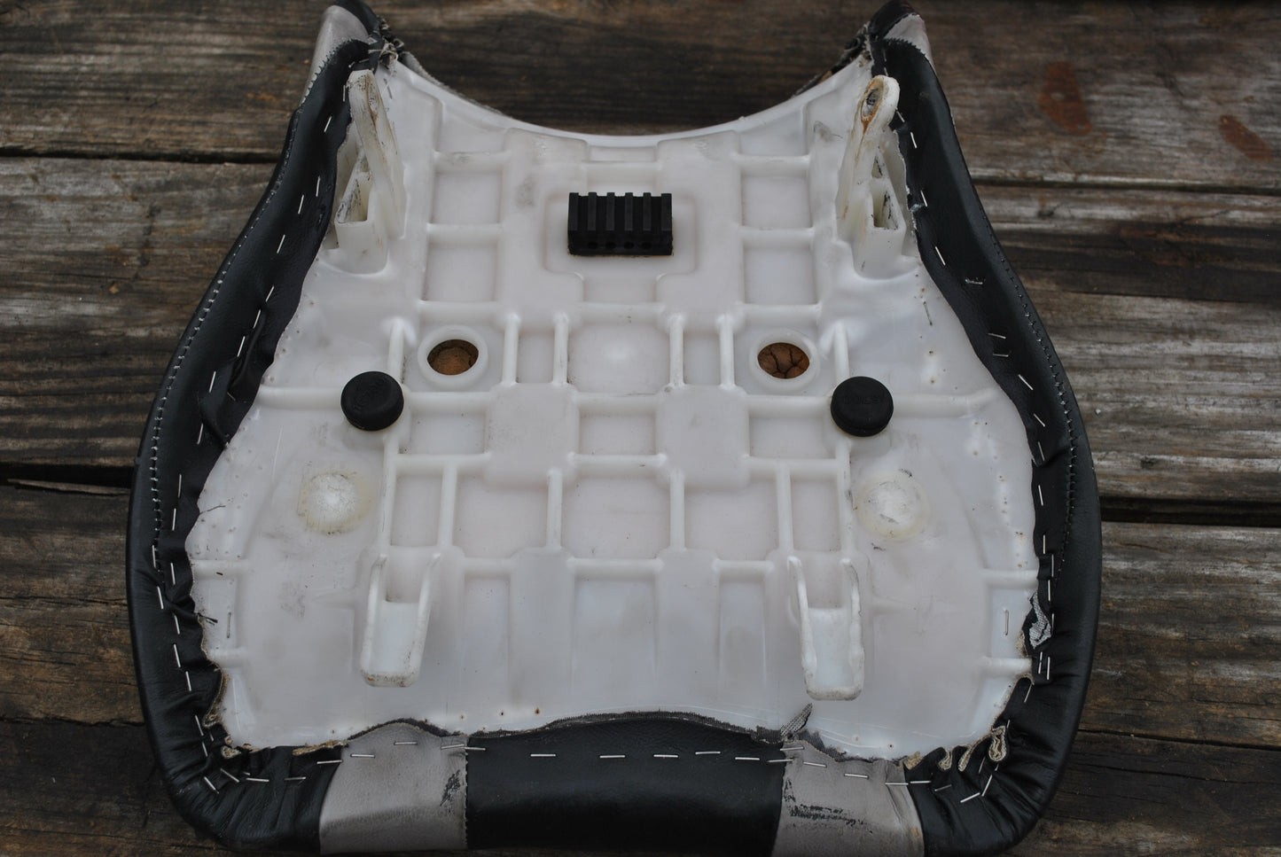 SOLD SOLD 99 00 01 02 Suzuki SV650S Front Driver Seat SV650 SV 650 S OEM Recovered Nice