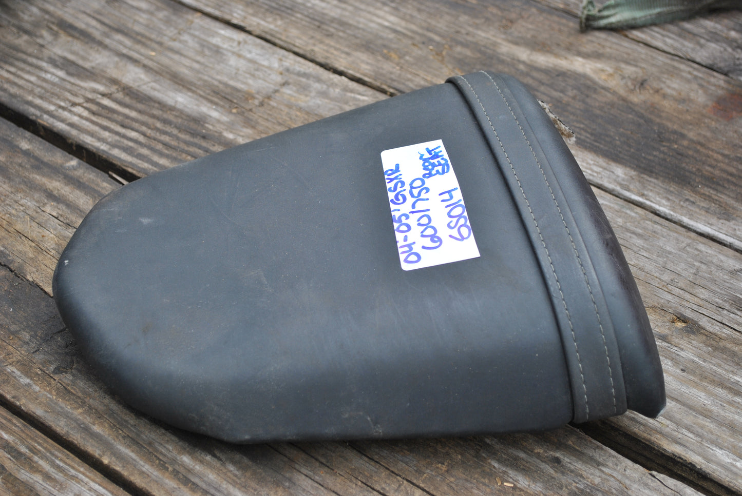 04 05 Suzuki GSXR 600 750 Rear Passenger Seat Pillion GSXR600 GSXR 750 - Torn