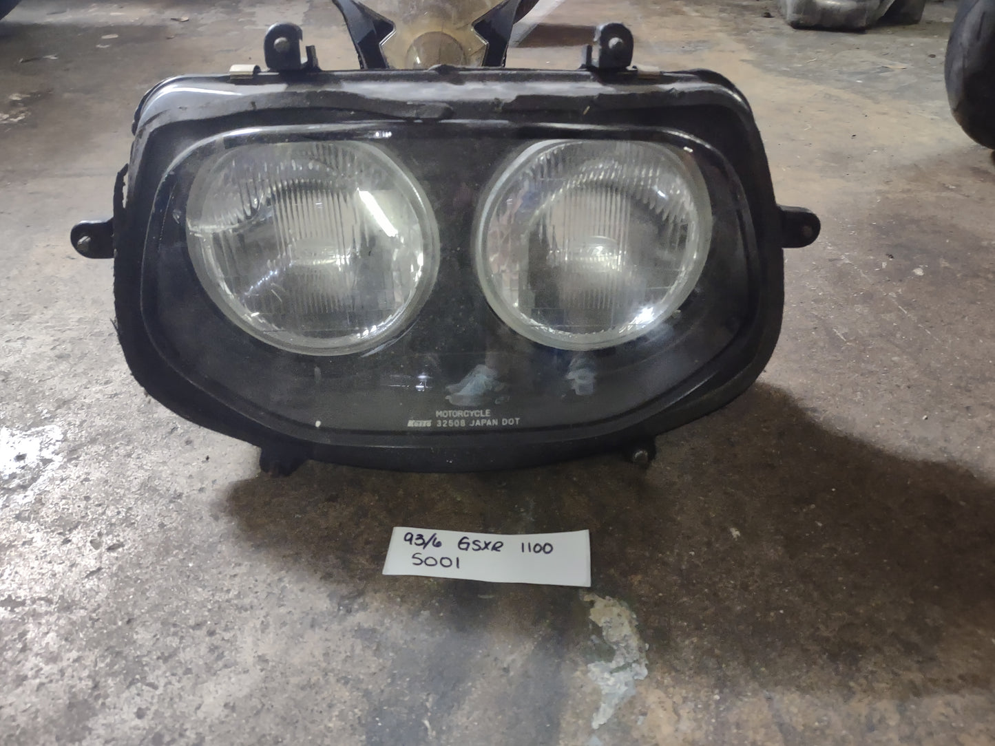93 - 96 Suzuki GSXR 1100 GSXR1100 Headlight Head Lamp Light