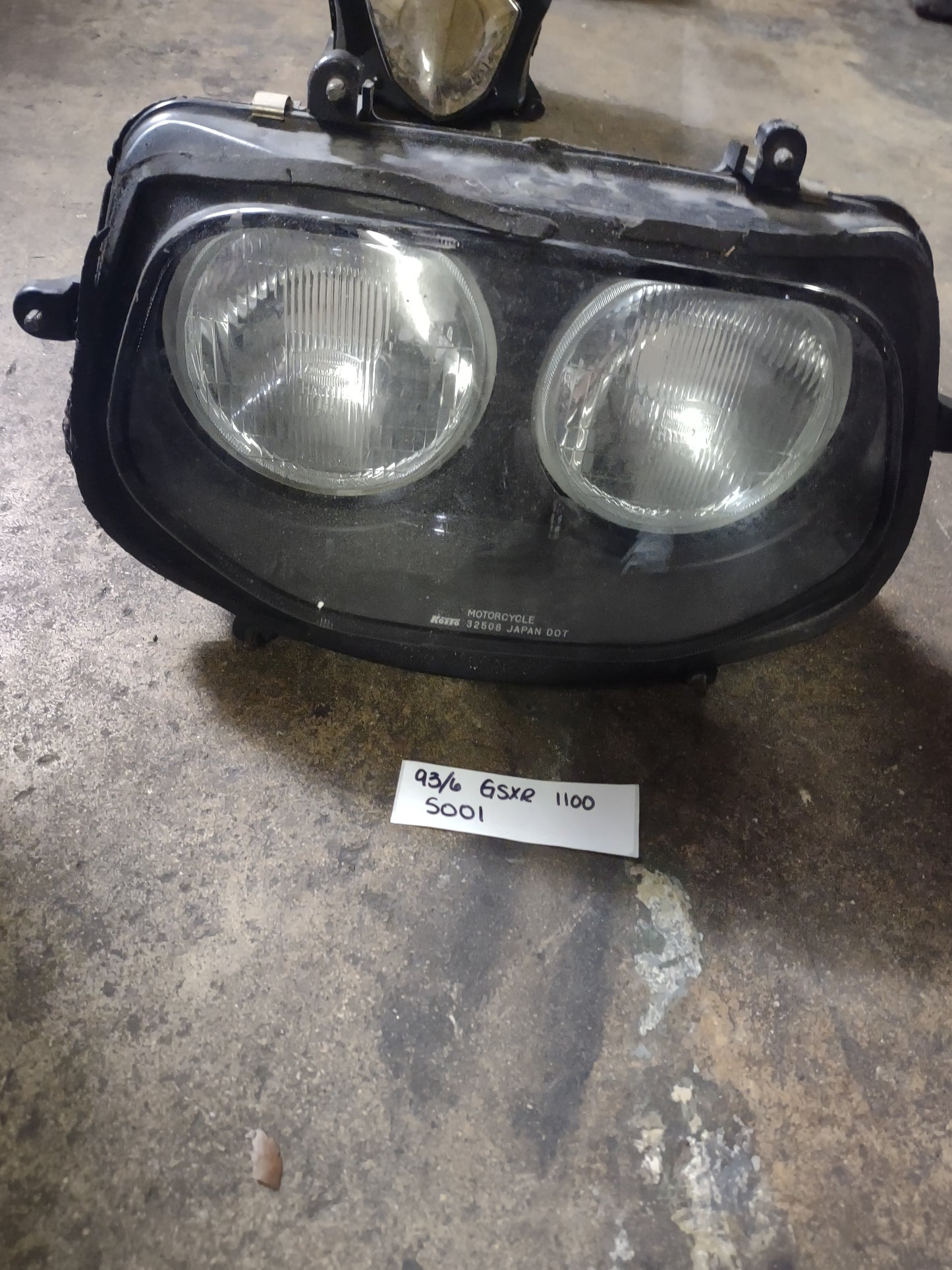 93 - 96 Suzuki GSXR 1100 GSXR1100 Headlight Head Lamp Light