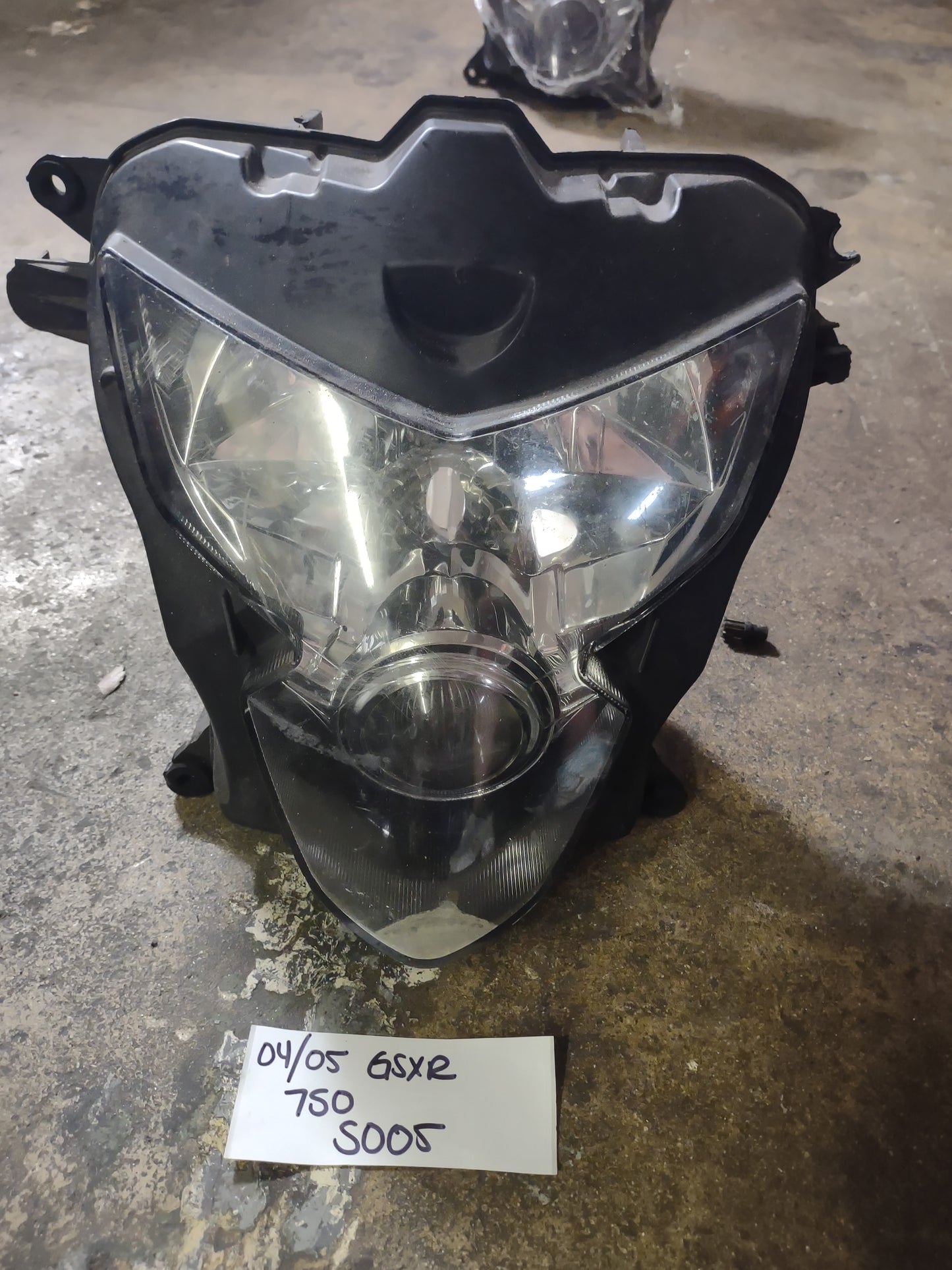 04 05 Suzuki GSXR 750 GSXR750 Headlight Head light lamp