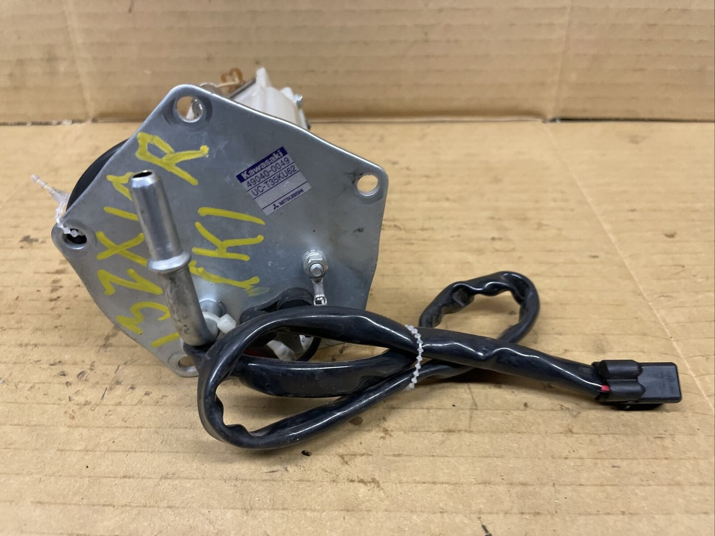SOLD 2013 Kawasaki ZX10 ZX-10 Ninja Fuel Pump assembly 49040-0049 Core Credit available