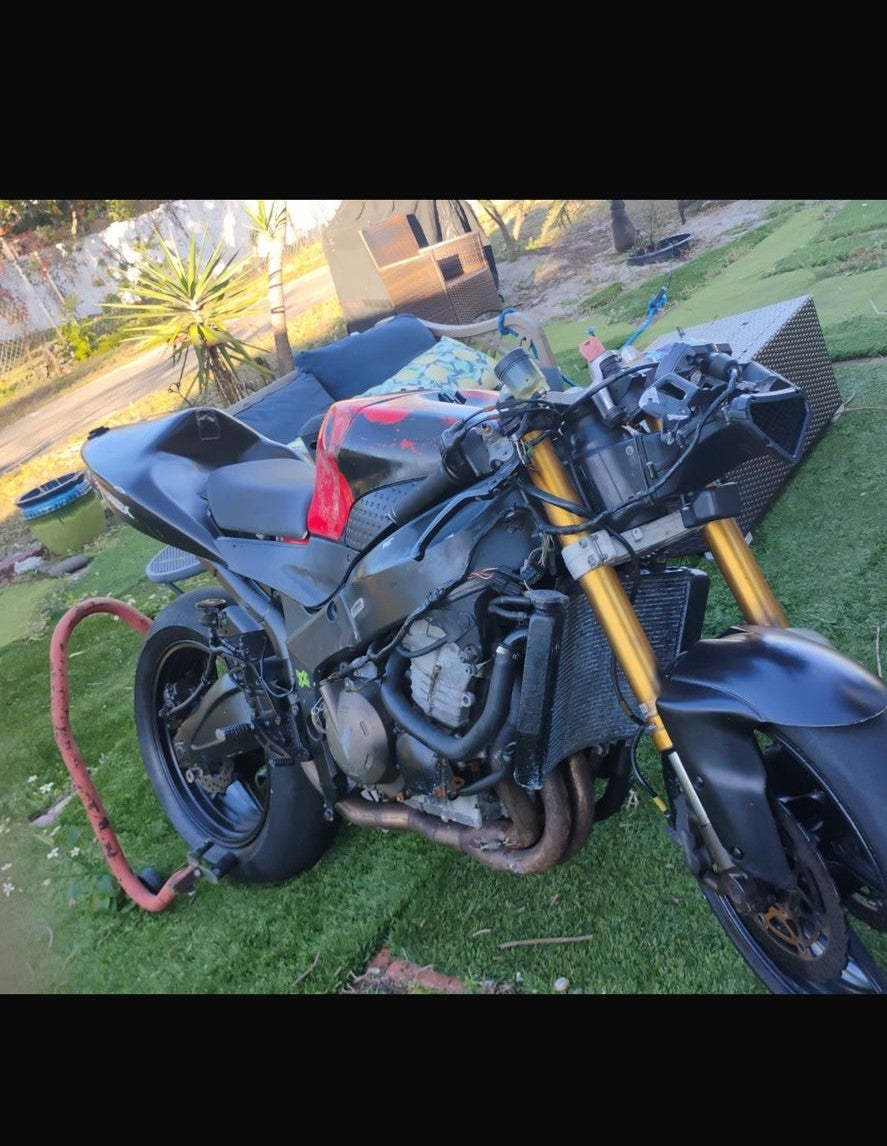 05 Kawasaki 636 Racing Bike ZX636 Streetfighter Clean Title 18,000 Miles