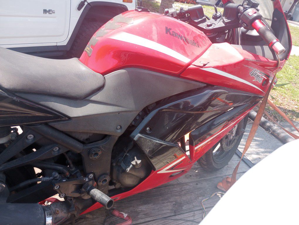 SOLD SOLD 2012 Kawasaki Ninja 250 EX250 Parts Bike / For Export Certificate Of Destruction Title Finance Available