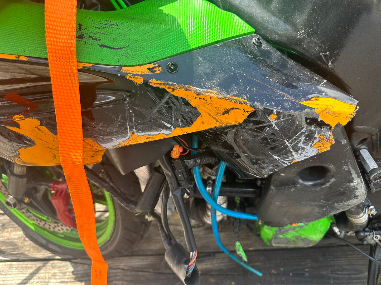 2006 Kawasaki ZX-10R ZX10 Some Damage , Needs some work, Title in hand ZX-10