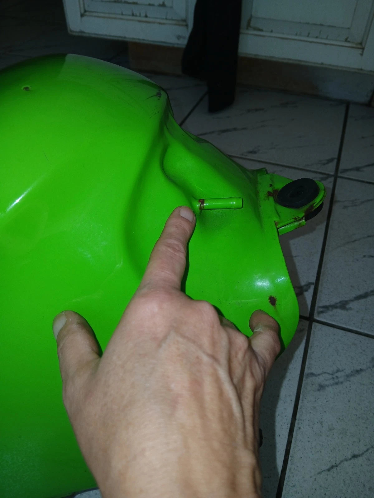 04 Kawasaki EX500 Gas Tank EX 500 Fuel Tank Petrol Cell Ninja 500 Petcock