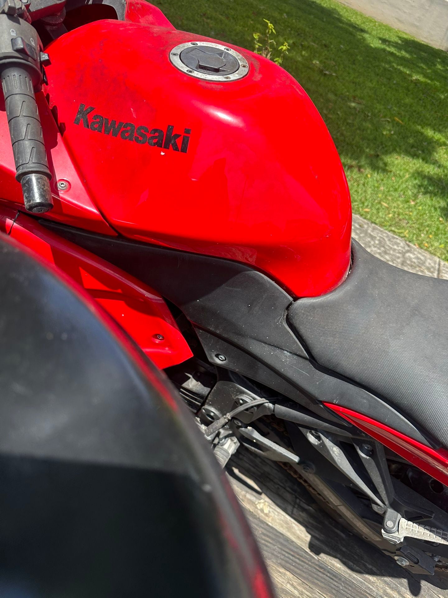 ** Read Description ** 2010 Kawasaki EX250 - 1200 miles - been sitting
