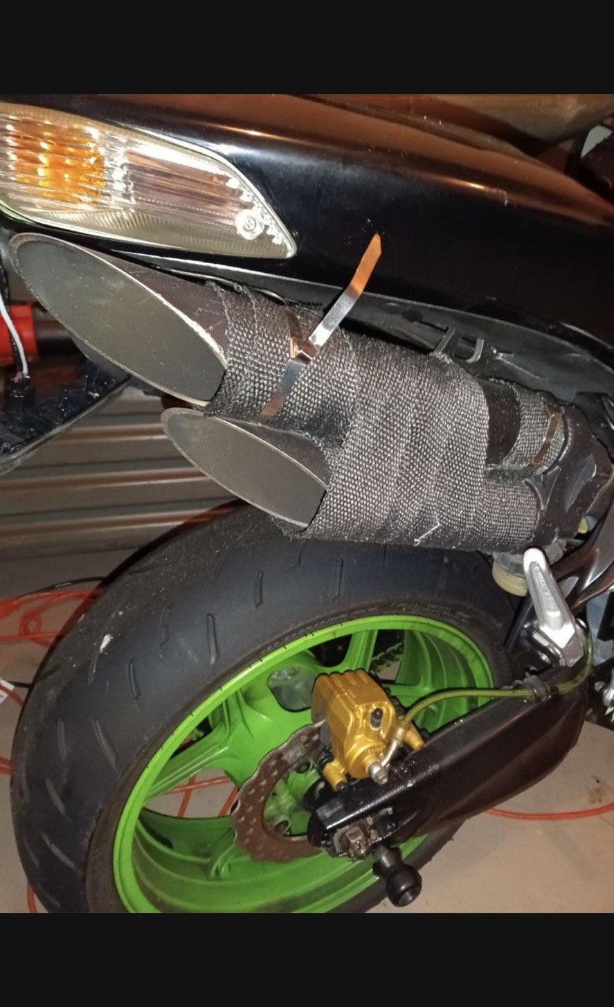 2006 Kawasaki ZX-10R ZX10 Some Damage , Needs some work, Title in hand ZX-10