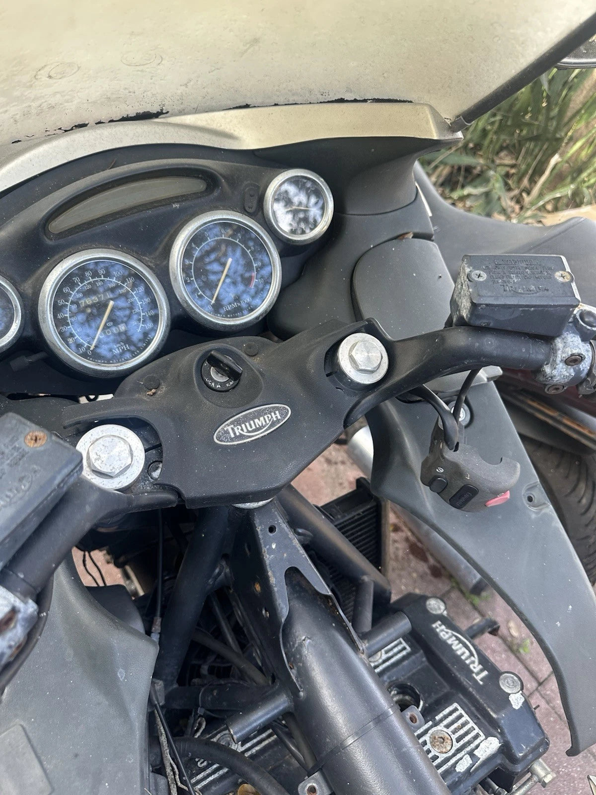 97 Triumph Trophy 900 OEM Carburetors Carbs - Parting Out Complete Bike