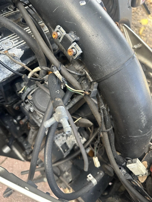 97 Triumph Trophy 900 OEM Carburetors Carbs - Parting Out Complete Bike