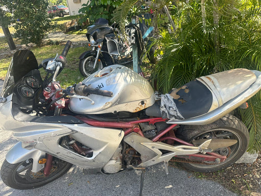 2006 Kawasaki EX650 Ninja 650R For Parts Or Will Sell Complete With A Bill Of Sale 2,000 miles
