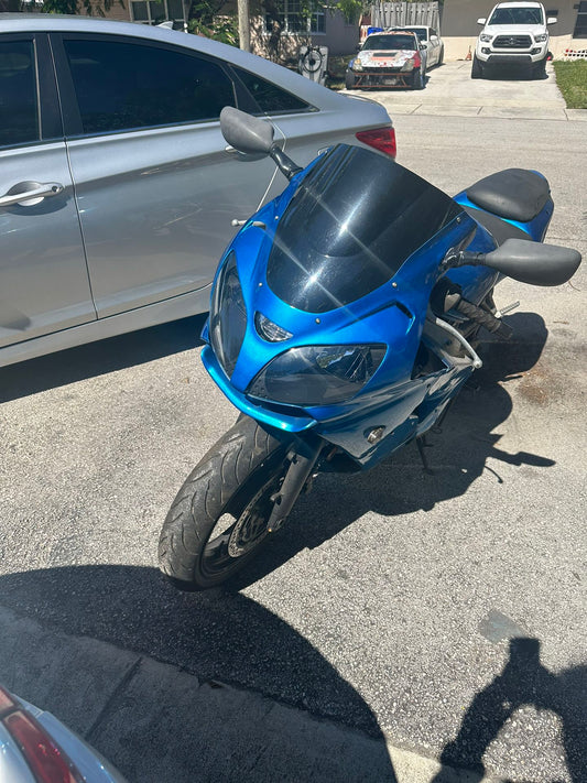 00 Kawasaki ZX9 ZX-9 Very Clean Ninja 900 - Parts available as well