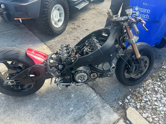05 06 Suzuki GSXR 1000 project bike , engine questionable , clean title GSXR1000