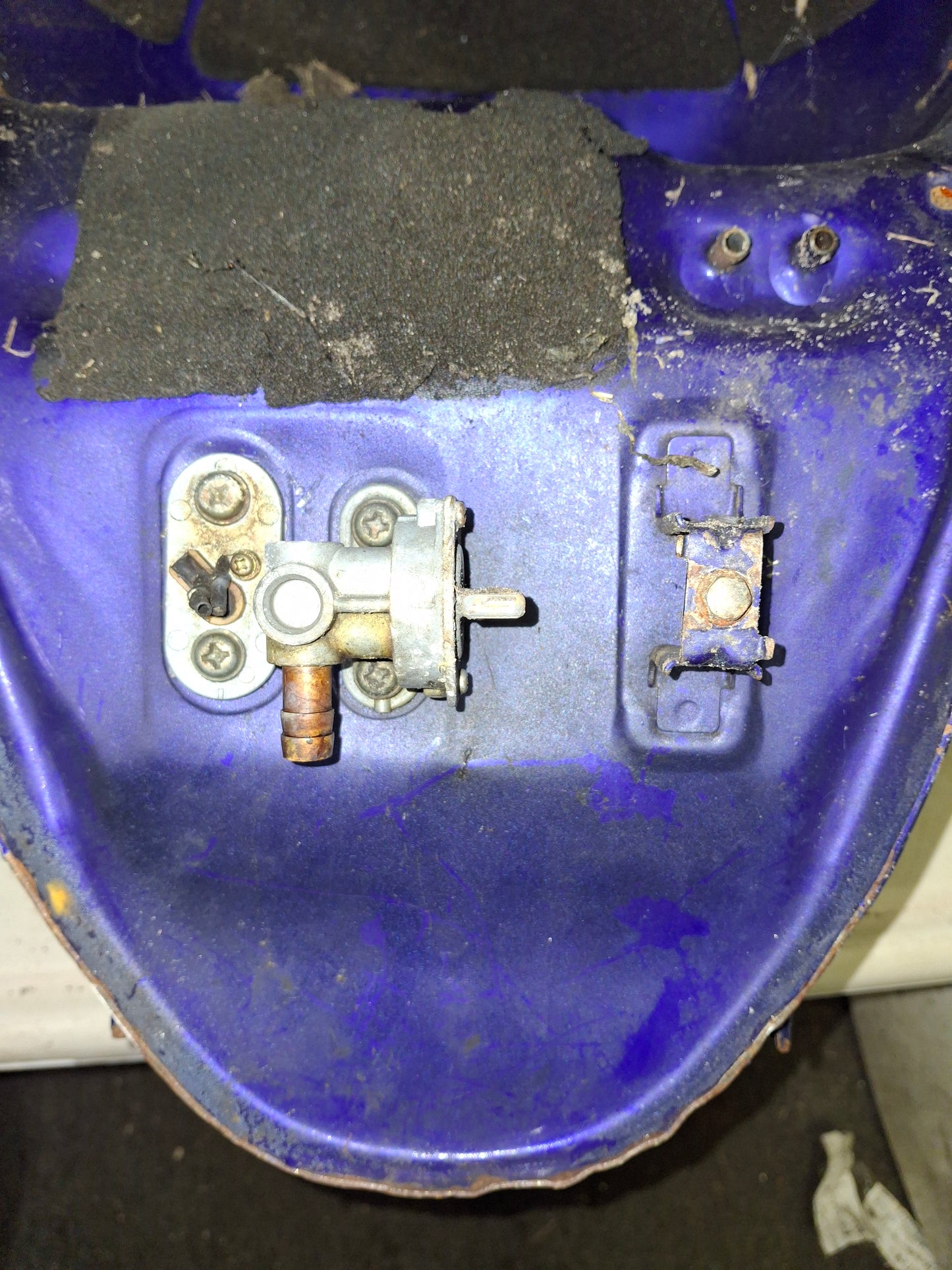99-02 Yamaha YZF R6 Gas Tank Fuel Petrol Cell OEM