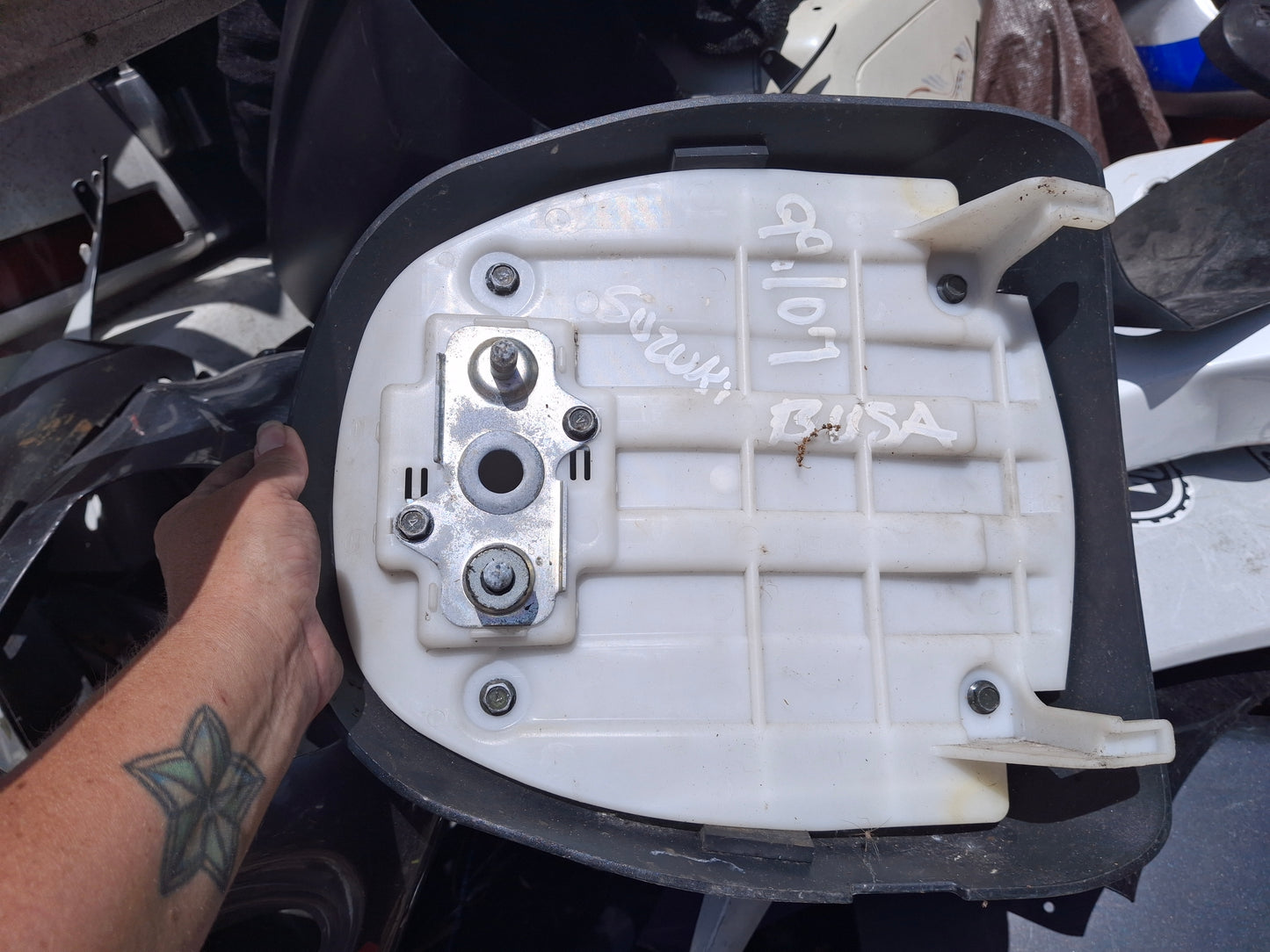Gen 1 Suzuki Hayabusa Solo Cowl Rear Back Seat Cover GSX1300R