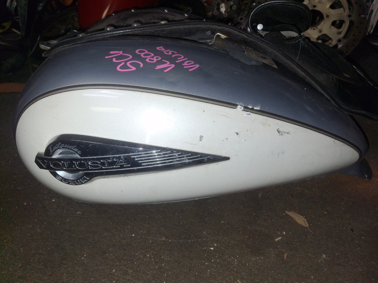 01-05 Suzuki Volusia Gas Tank Fuel Petrol Cell VL800 Intruder 800 VL