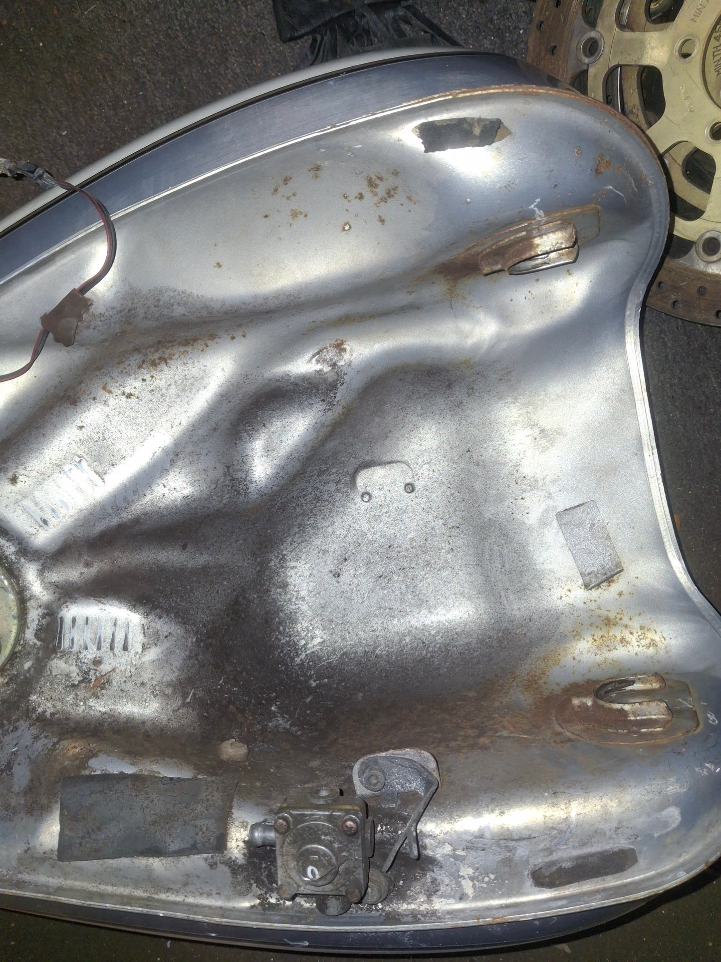 01-05 Suzuki Volusia Gas Tank Fuel Petrol Cell VL800 Intruder 800 VL