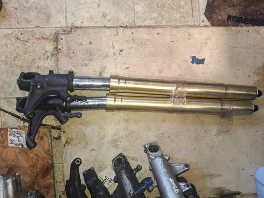 04 05 Suzuki GSXR 600 750 Front Forks Shocks Suspension S3561 - For parts BENT