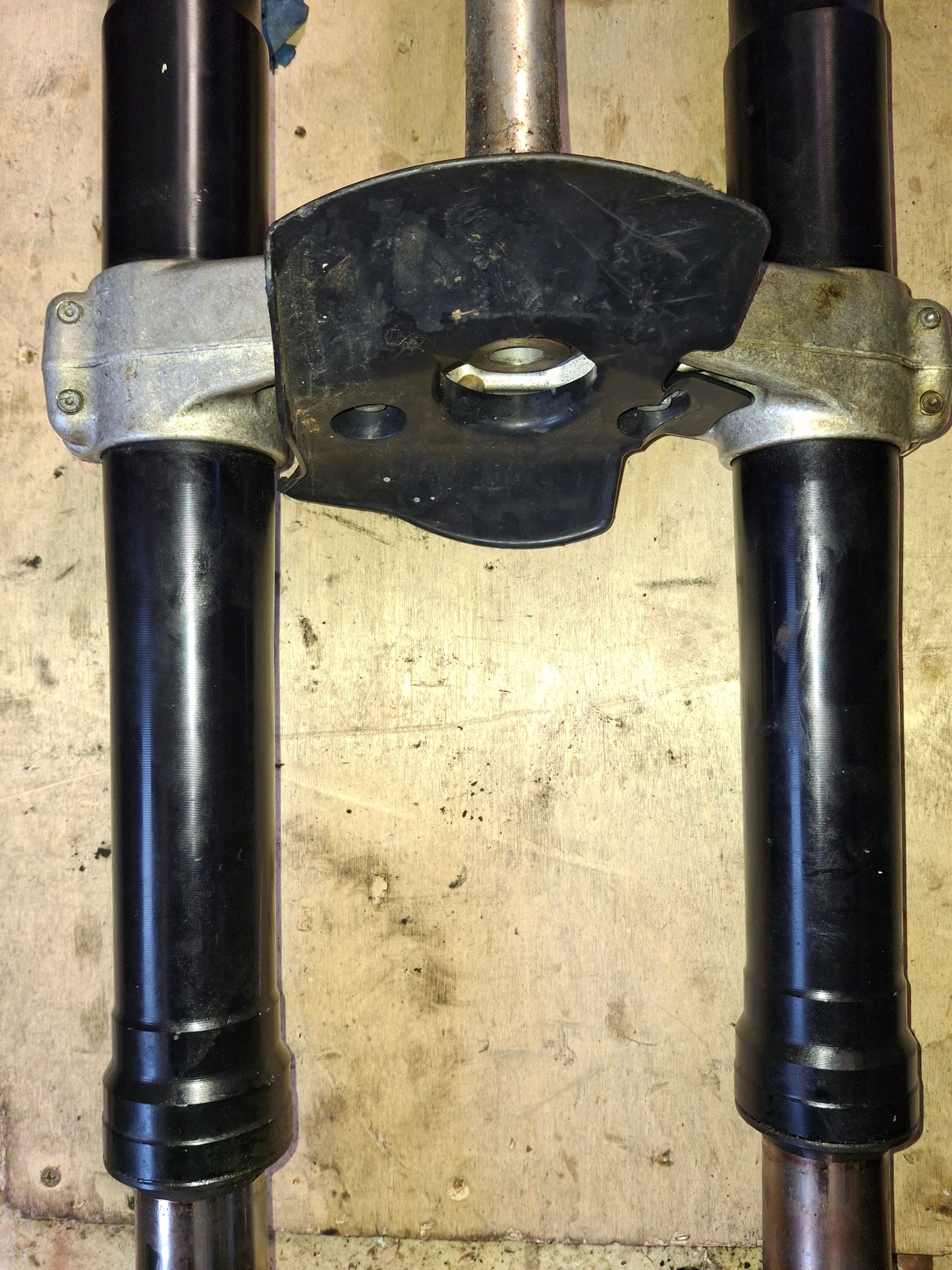 06 07 Suzuki GSXR 750 Front Forks Suspension Shocks Lower Triple Tree GSXR 600