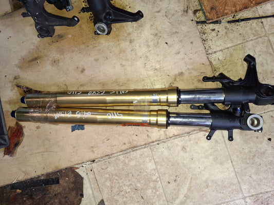 04 05 Suzuki GSXR 600 750 Front Forks Suspension Front End S3651