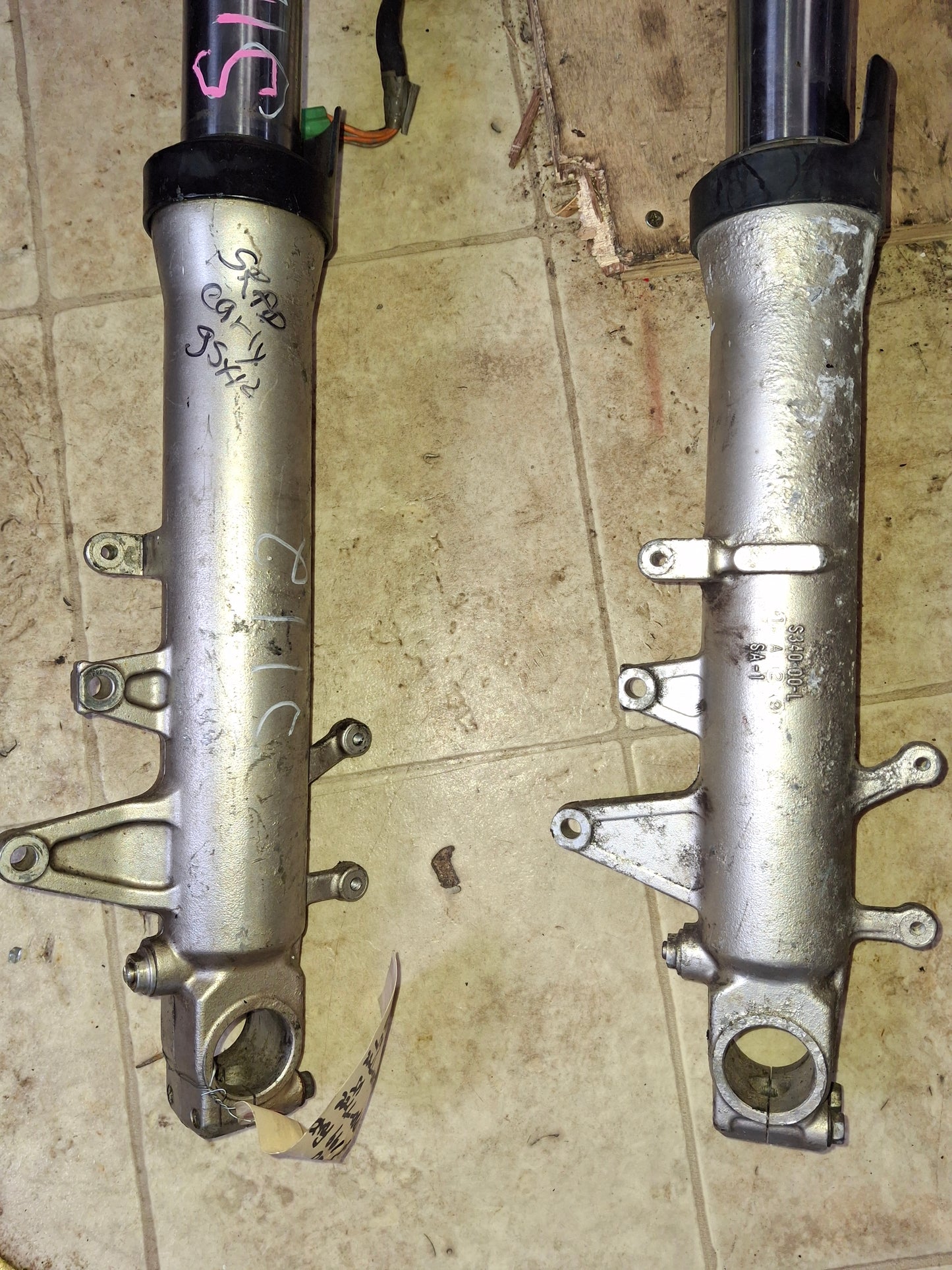 Suzuki SRAD GSXR 600 750 Forks Suspension Triple Trees ignition Steering Damper