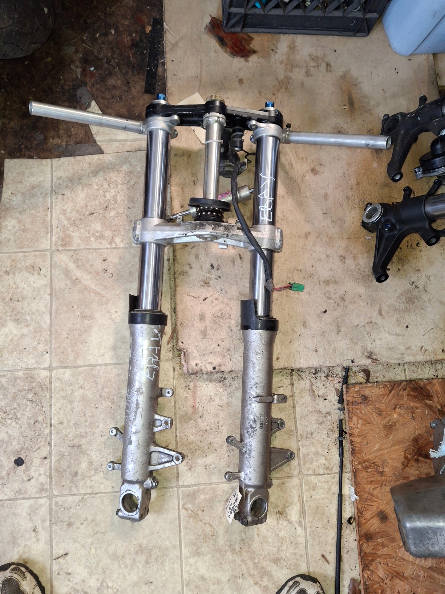 Suzuki SRAD GSXR 600 750 Forks Suspension Triple Trees ignition Steering Damper