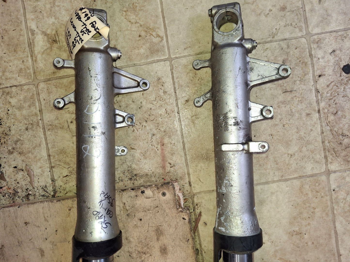 Suzuki SRAD GSXR 600 750 Forks Suspension Triple Trees ignition Steering Damper