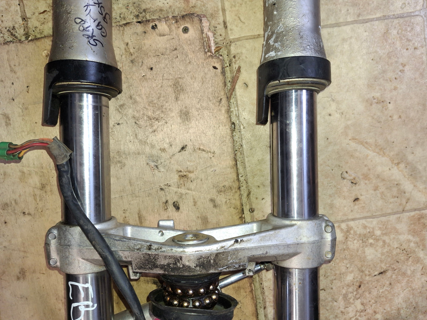 Suzuki SRAD GSXR 600 750 Forks Suspension Triple Trees ignition Steering Damper