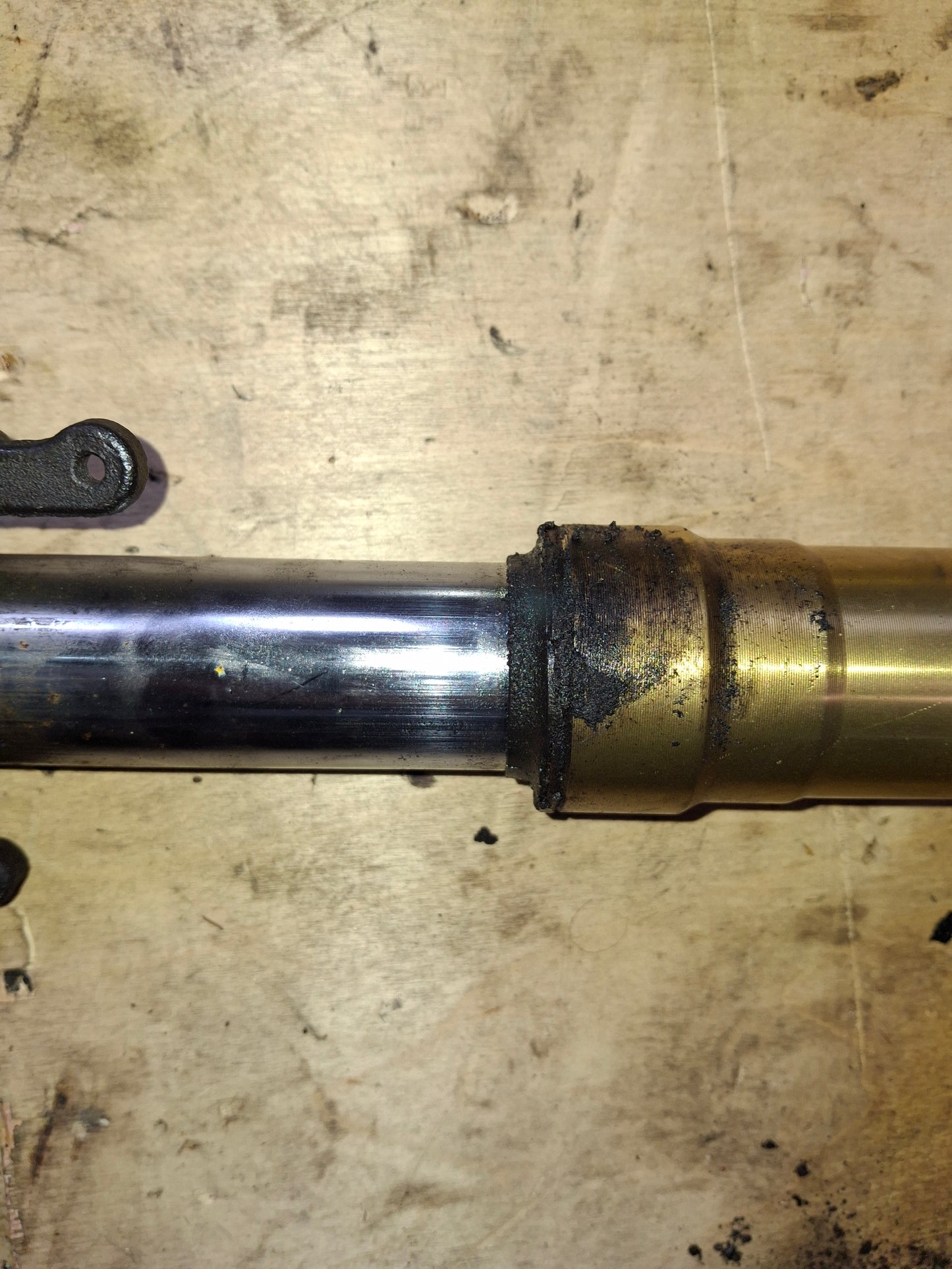 04 05 Suzuki GSXR 600 750 Front Forks Shocks Steering Damper Lower Tree S3651