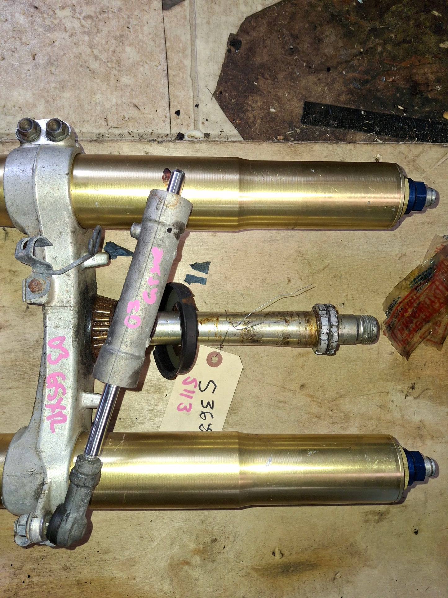 04 05 Suzuki GSXR 600 750 Front Forks Shocks Steering Damper Lower Tree S3651