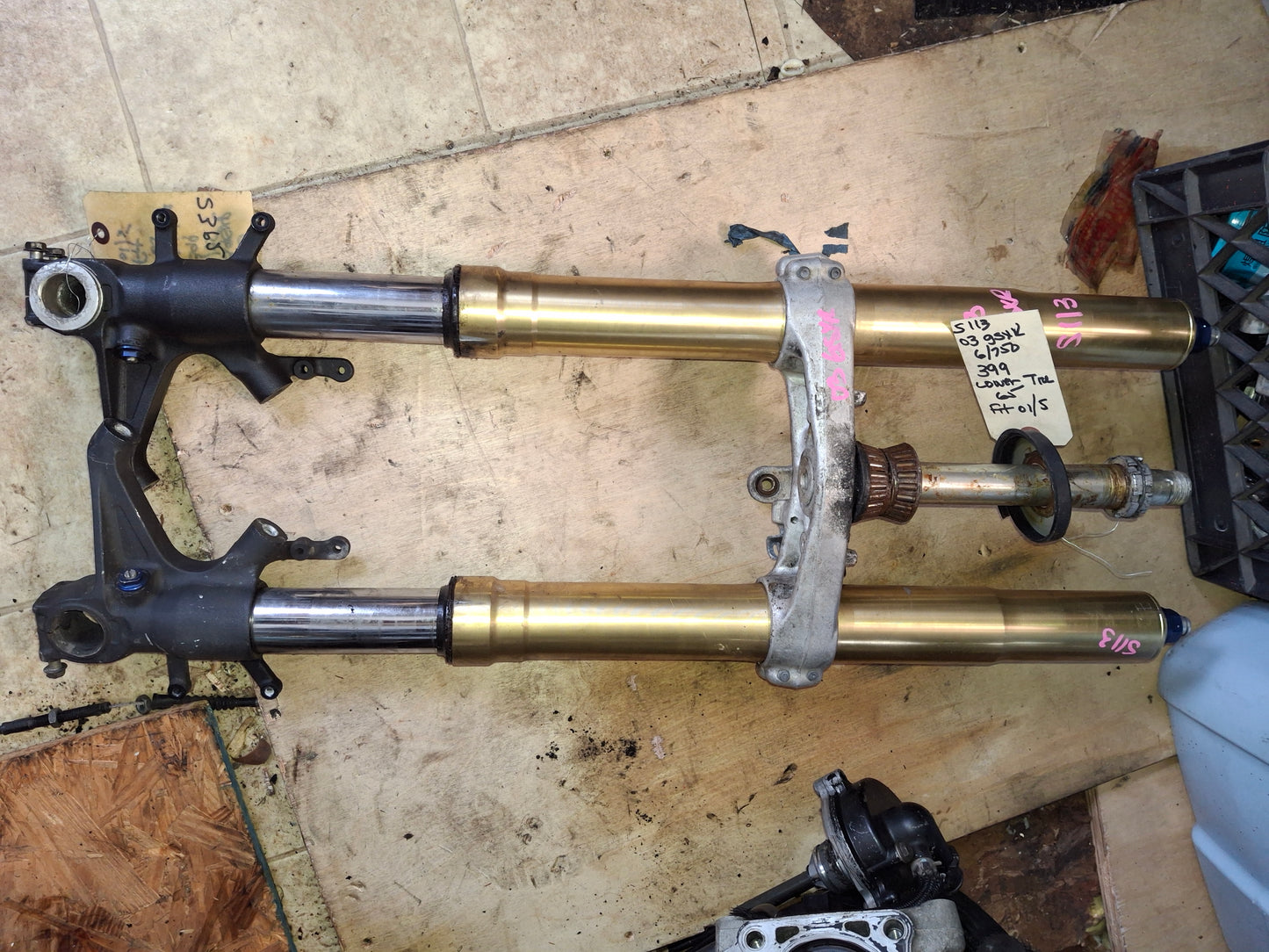 04 05 Suzuki GSXR 600 750 Front Forks Shocks Steering Damper Lower Tree S3651