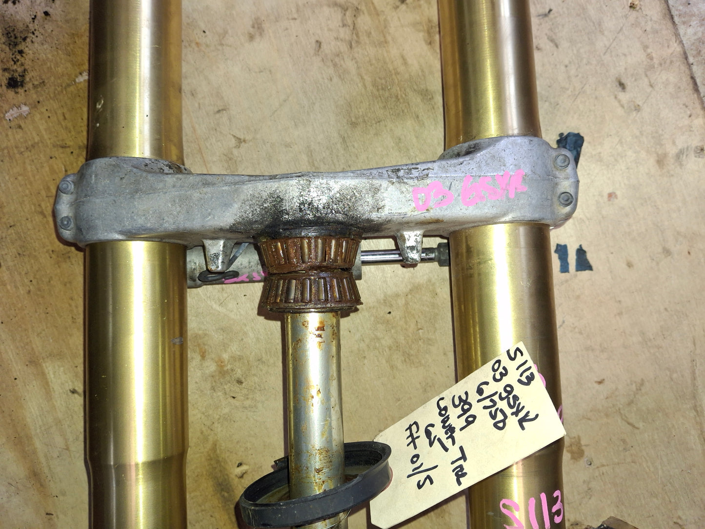 04 05 Suzuki GSXR 600 750 Front Forks Shocks Steering Damper Lower Tree S3651